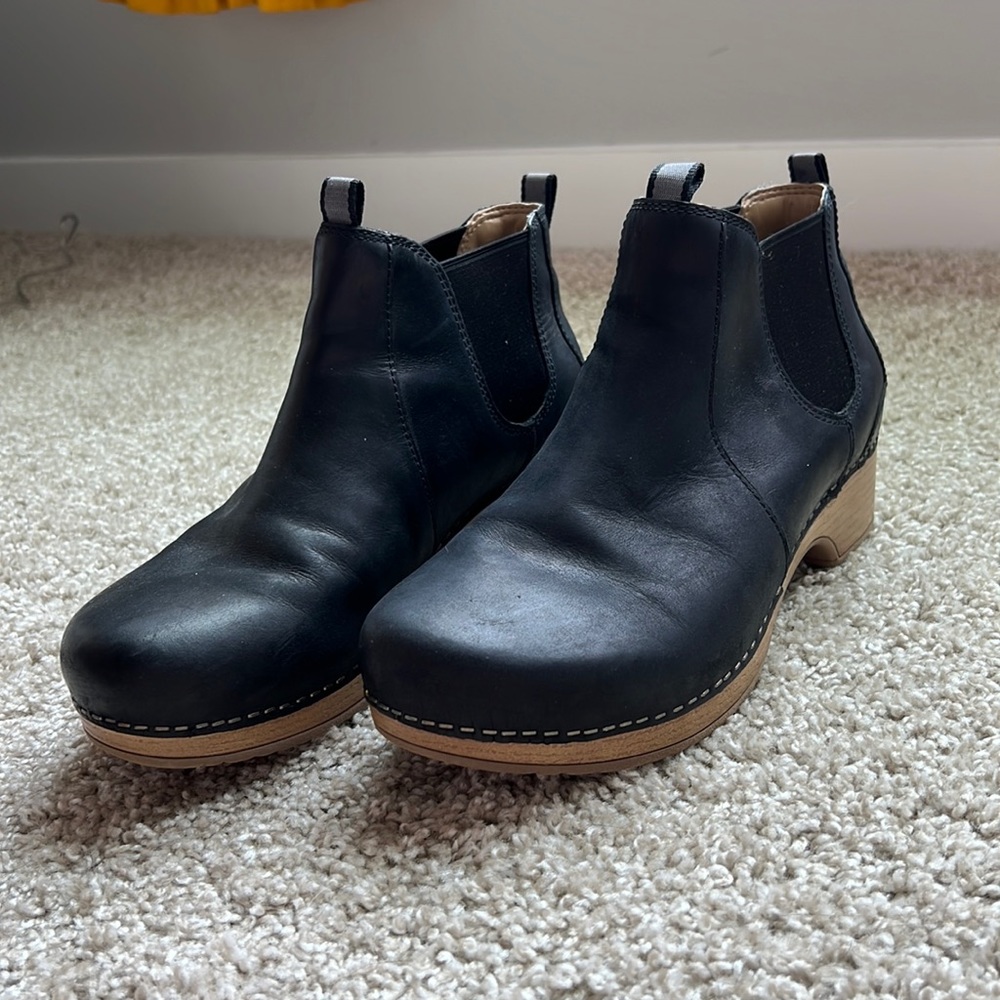 Dansko Women's Becka Black Oiled Pull Up Clog Booties Size 39 — Barely used!